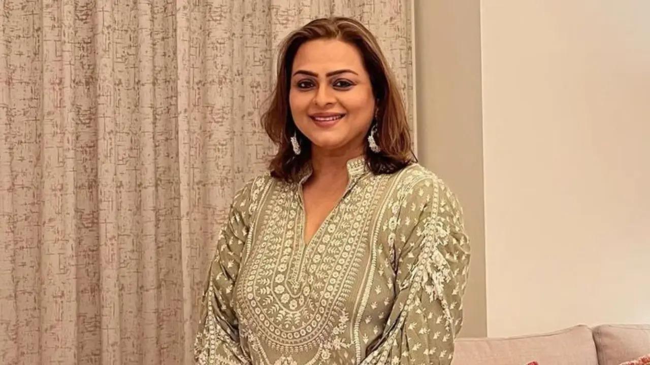 Actor Shilpa Shirodkar recalls rumours of her death being circulated in the mid-90's which led to her parents calling her 25 times while she was shooting in Manali. Later, she realised it was producer Gulshan Kumar's idea. Read full story here